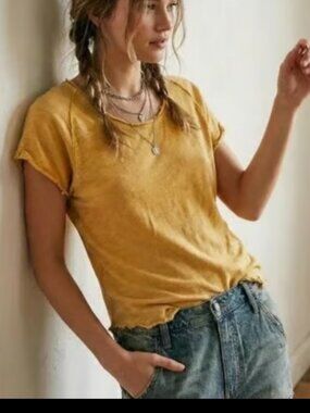 WE THE FREE PEOPLE BE MY BABY SCALLOPED EDGE TEE TOP PAMPAS LIGHT YELLOW L